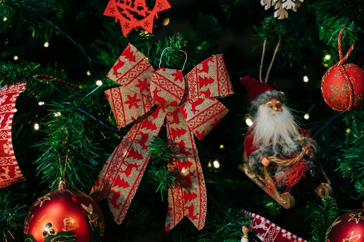 How to Create a Meaningful Keepsake Name Tag for Your Christmas Tree