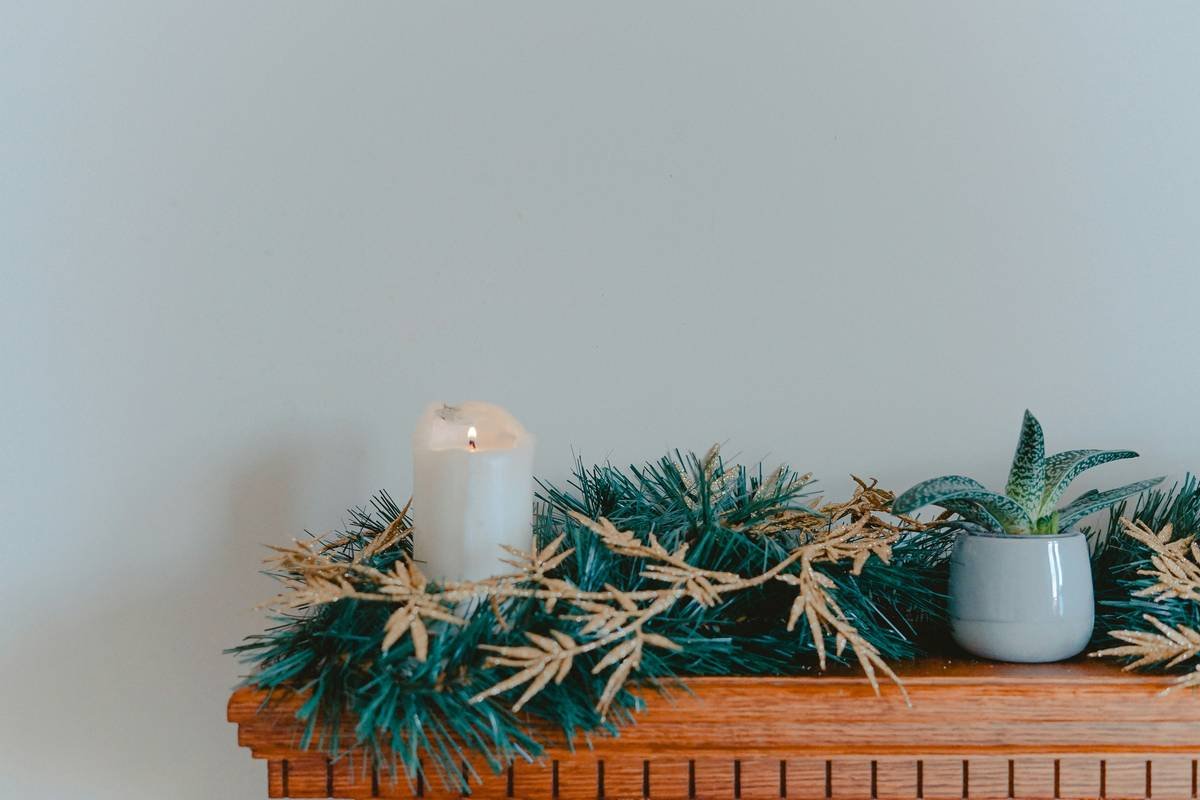 How to Create a Stunning Budget Mantel Garland Without Breaking the Bank