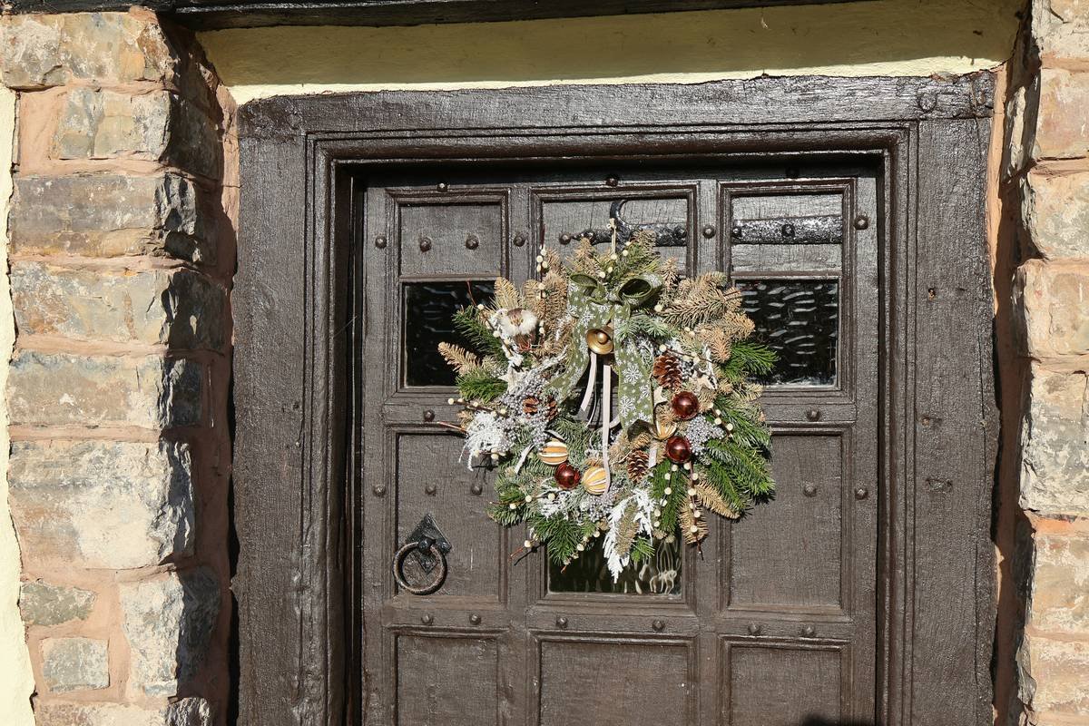 Cheap Door Hanger: 7 Proven Ways to Avoid Painful Holiday Decorating Mistakes