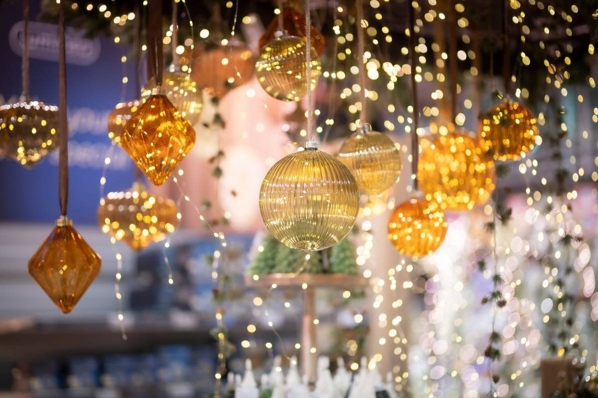 Gold Leaf Glass: 7 Proven Tips to Avoid Costly Christmas Decoration Mistakes