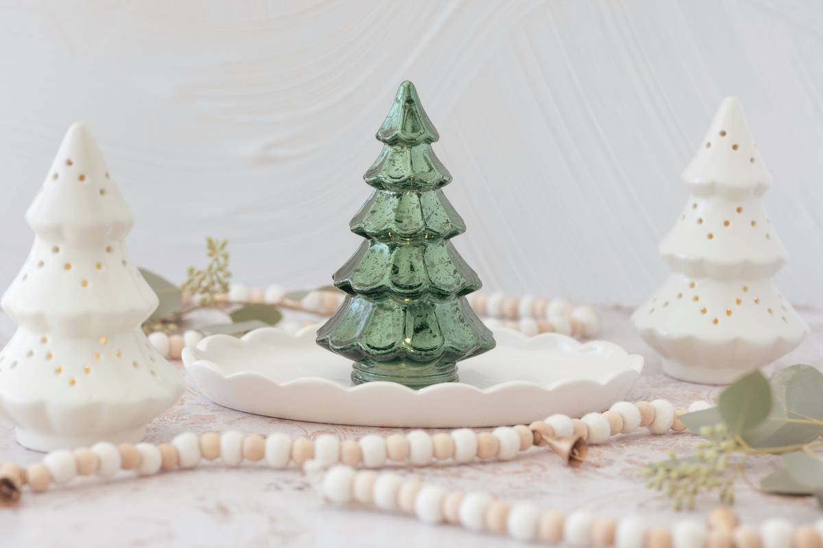 Painted Branch Display: 7 Proven Ways to Create an Easy, Budget-Friendly Christmas Centerpiece